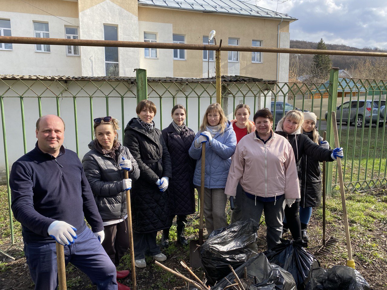В завершение месячника по благоустройству сотрудники Минцифры Пензенской области вышли на общий субботник В завершение месячника по благоустройству сотрудники Минцифры Пензенской области вышли на общий субботник