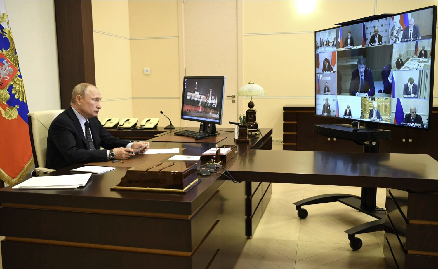Владимир Путин дал поручения по поддержке IT-отрасли