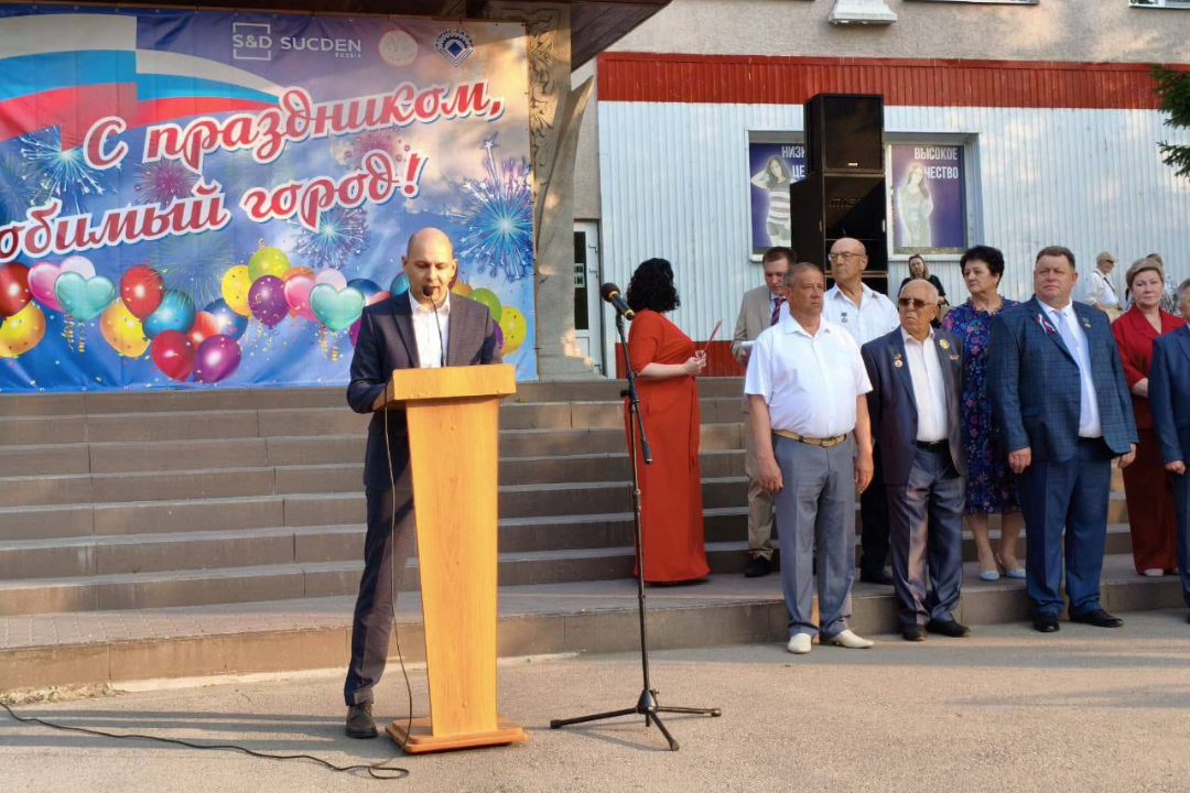 Министр цифрового развития и связи Пензенской области Максим Изосимов поздравил каменцев с Днём России и с Днём города