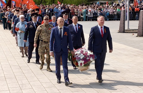 Максим Изосимов поздравил жителей Каменского района с Праздником Великой Победы Максим Изосимов поздравил жителей Каменского района с Праздником Великой Победы