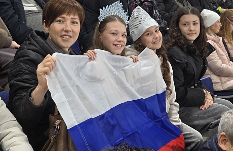 Сотрудники Минцифры с семьями посетили гала-матч по хоккею памяти Героя России Валерия Канакина